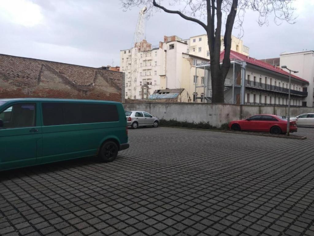 Apartmans In The Center With Privat Parking Apartment Бърно Екстериор снимка