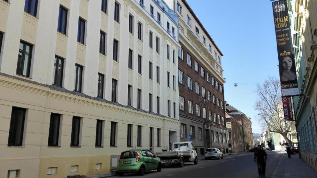Apartmans In The Center With Privat Parking Apartment Бърно Екстериор снимка